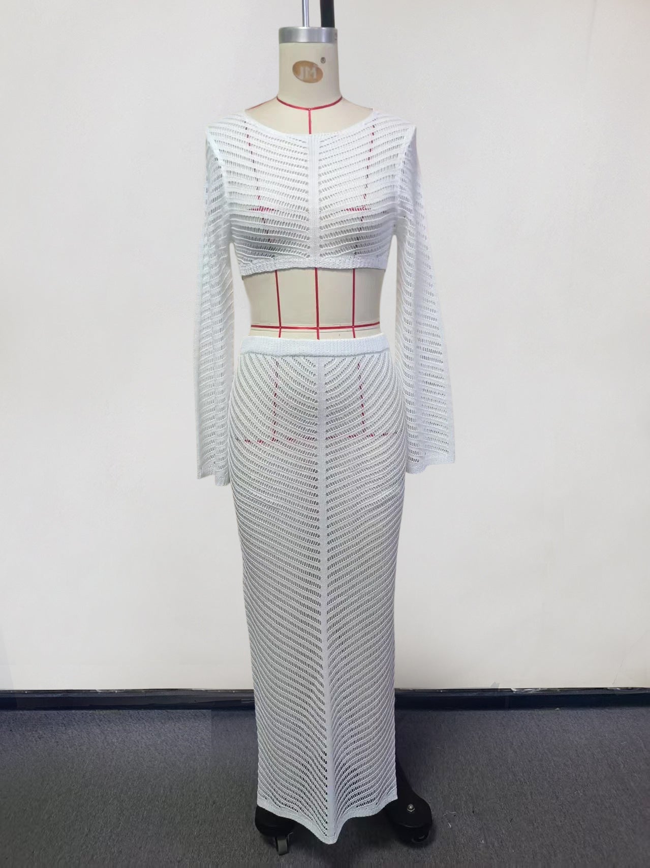 Ensemble élégant pour femmes en crochet avec crop-top à manches longues et jupe ajustée R&B