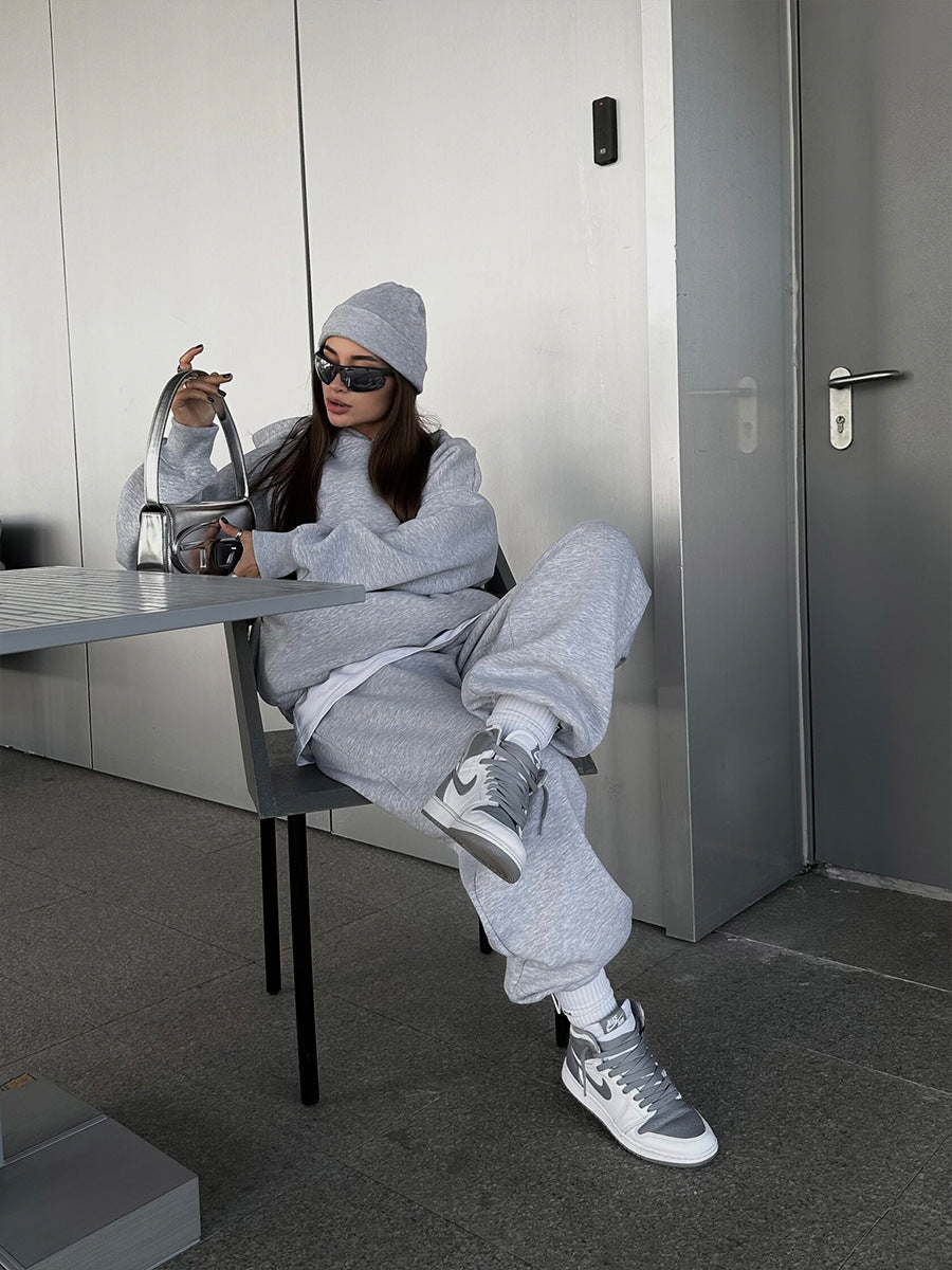 Ensemble de lounge oversize urbain pour femmes avec sweat à capuche, pantalon de jogging taille haute ample et bonnet assorti Echo Archiv