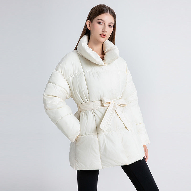 Manteau matelassé cintré pour femmes avec ceinture à nouer et col châle haut Echo Archiv