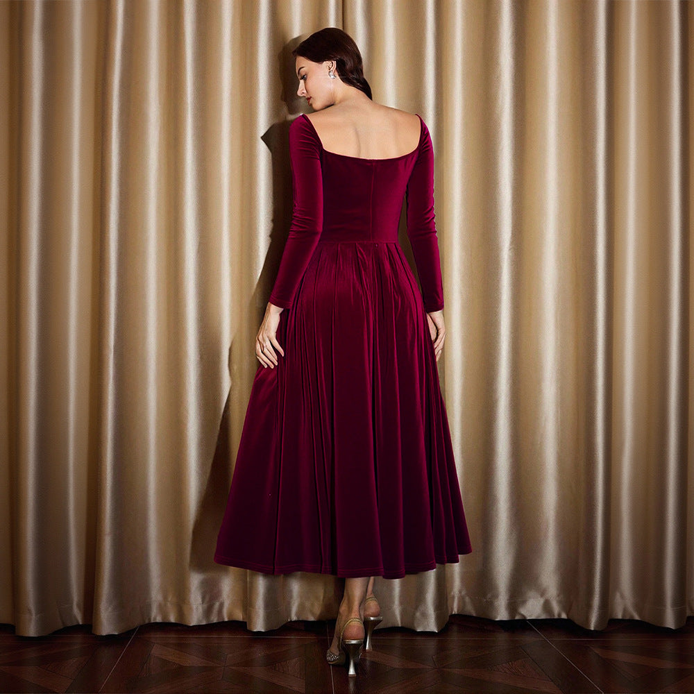 Robe midi en velours pour femmes avec décolleté en cœur, taille cintrée et jupe évasée