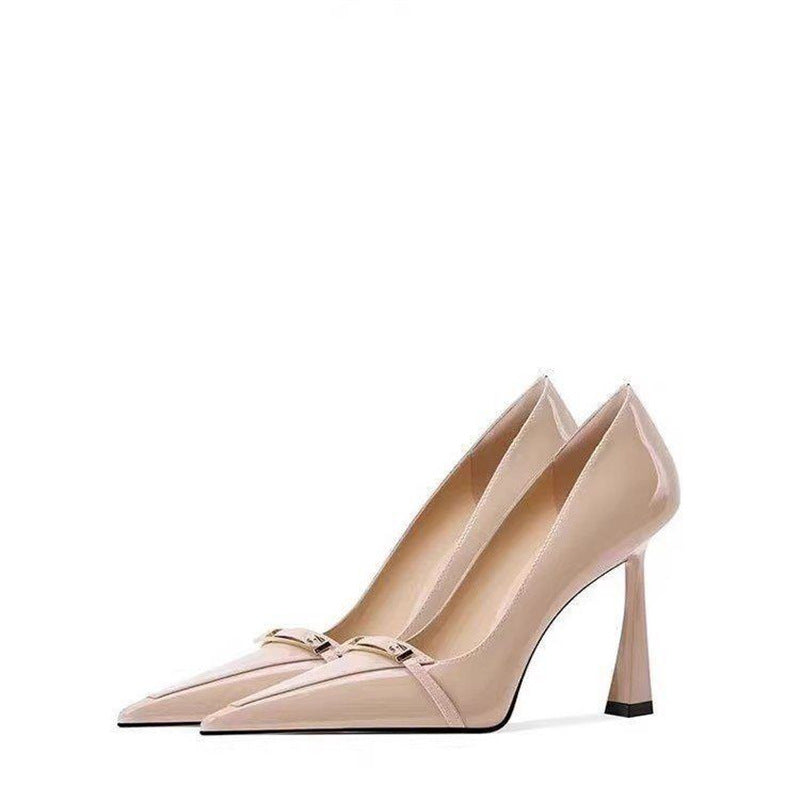 Talons hauts élégants pour femmes avec surface brillante et boucle dorée R&B