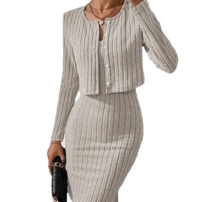 Ensemble tricoté ajusté pour femmes avec cardigan court et jupe crayon