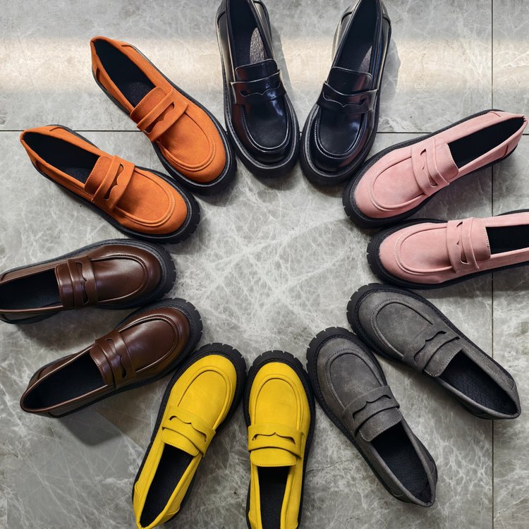 Mocassins pour femmes avec semelle antidérapante et design élégant à lanières R&B
