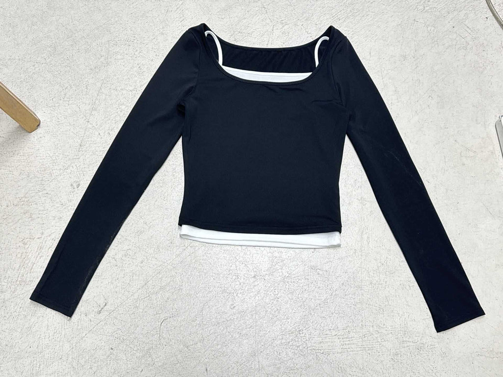 Top cropped à manches longues ajusté pour femmes avec décolleté carré et bretelles spaghetti doubles Echo Archiv