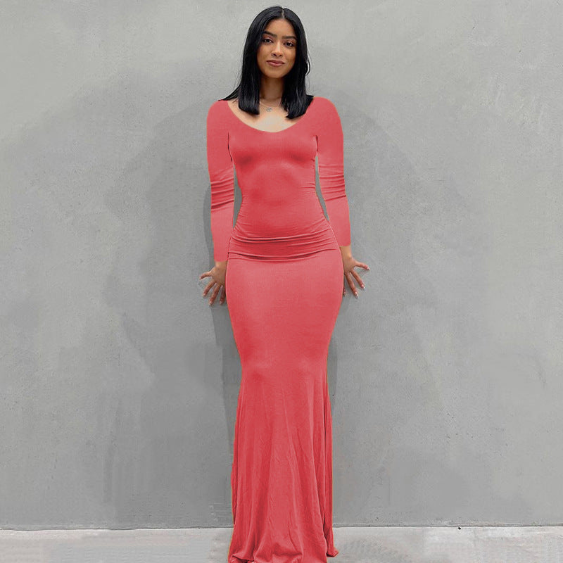 Robe maxi en jersey ajustée pour femmes avec drapés cintrés, manches longues et ourlet évasé Echoarchiv