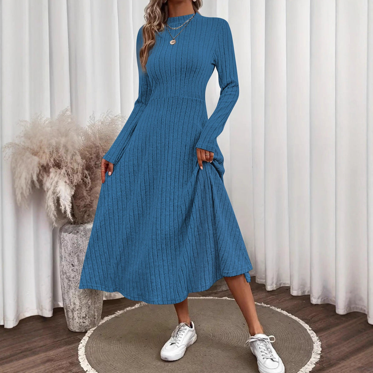Robe midi en tricot côtelé pour femmes avec col montant et coupe A cintrée Echoarchiv