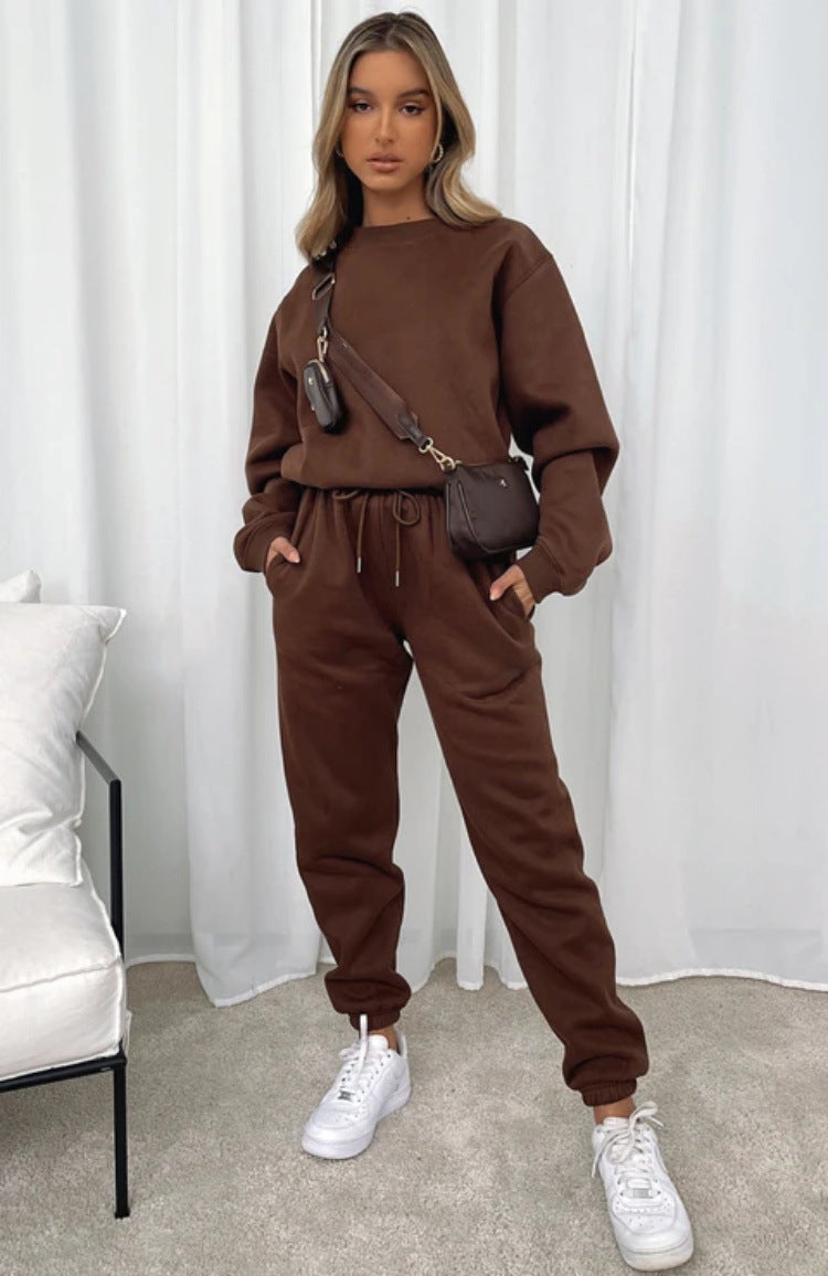 Ensemble de loungewear Cozy à deux pièces pour femmes avec col rond oversize et jogging taille haute avec cordon Echo Archiv