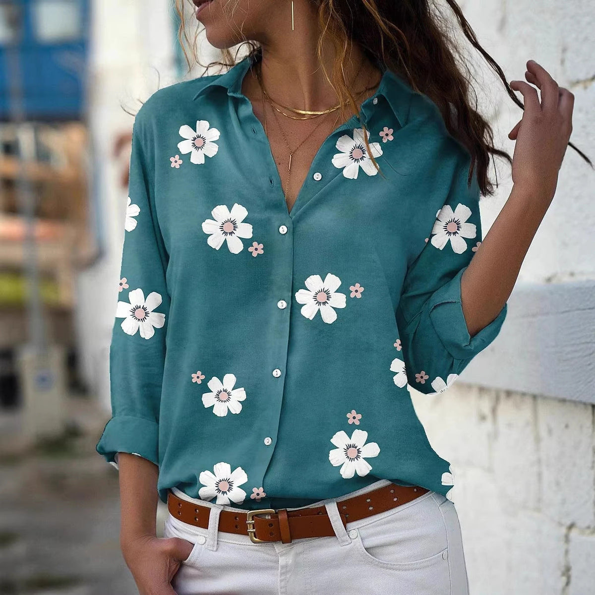 Blouse pour femmes avec motif floral, col chemise et coupe décontractée Echoarchiv