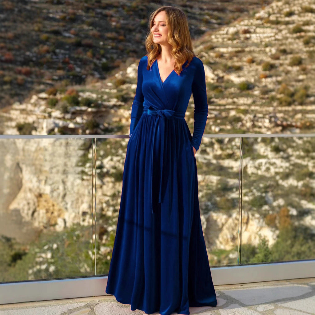 Robe maxi portefeuille élégante en velours pour femmes avec décolleté en V, ceinture à la taille et poches latérales Echo Archiv