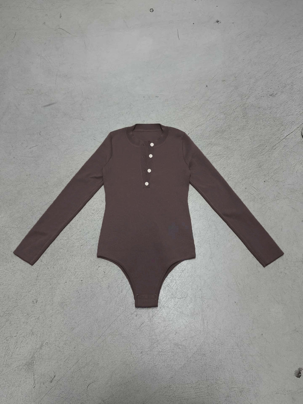 Body à manches longues pour femmes avec patte de boutonnage et texture côtelée R&B