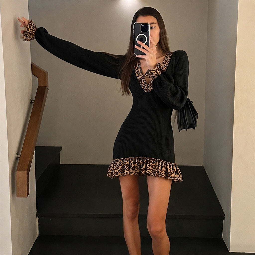 Robe pull mini ajustée pour femmes avec décolleté en V profond, manches ballon longues et volants léopard Echo Archiv