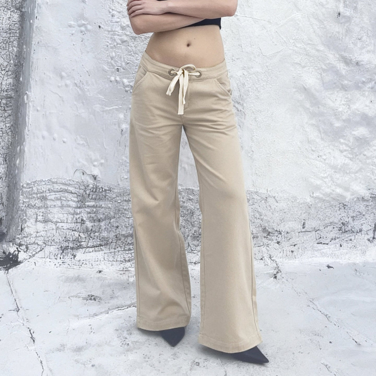 Pantalon cargo évasé taille haute pour femmes avec cordon de serrage, poches multiples et silhouette décontractée Echo Archiv