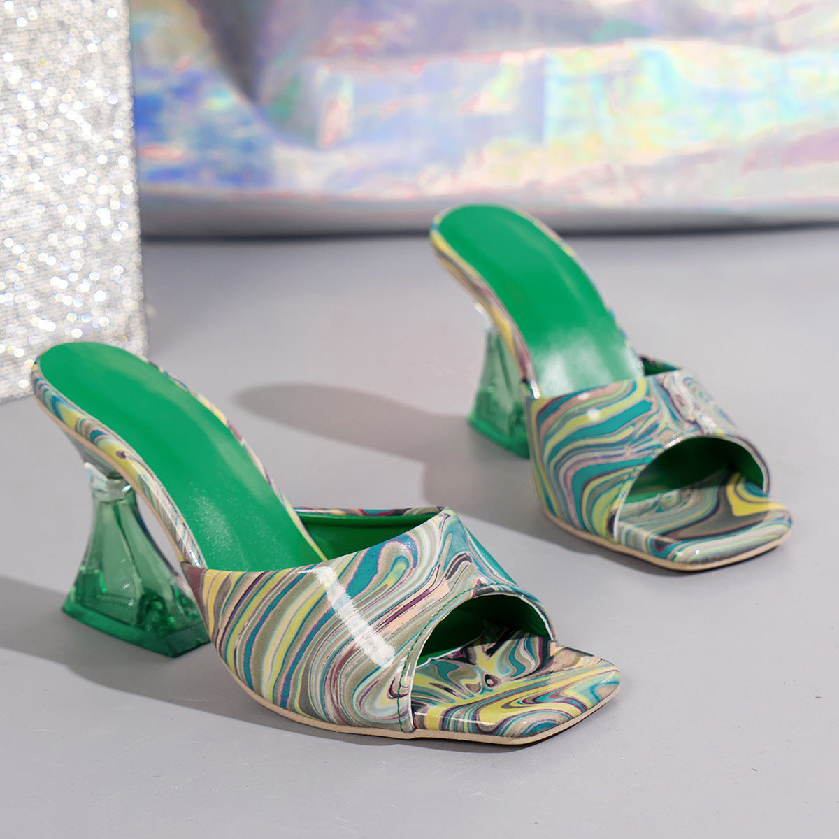 Mules pour femmes avec un design marbré élégant et un talon stable R&B
