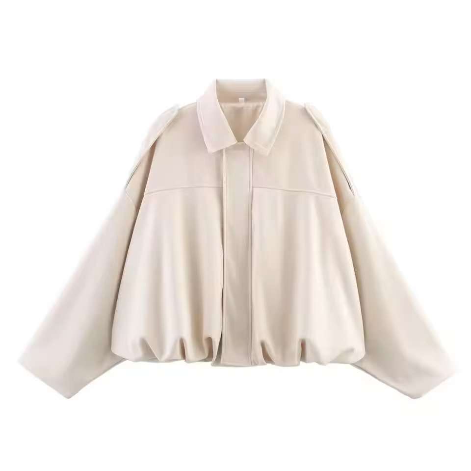 Veste courte pour femmes en coupe oversize avec ourlet ballon et épaulettes