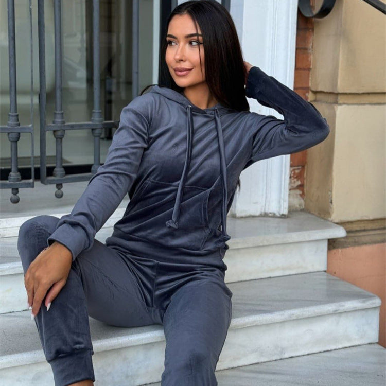 Ensemble lounge en velours doux pour femmes avec sweat à capuche et jogging tapered Echo Archiv