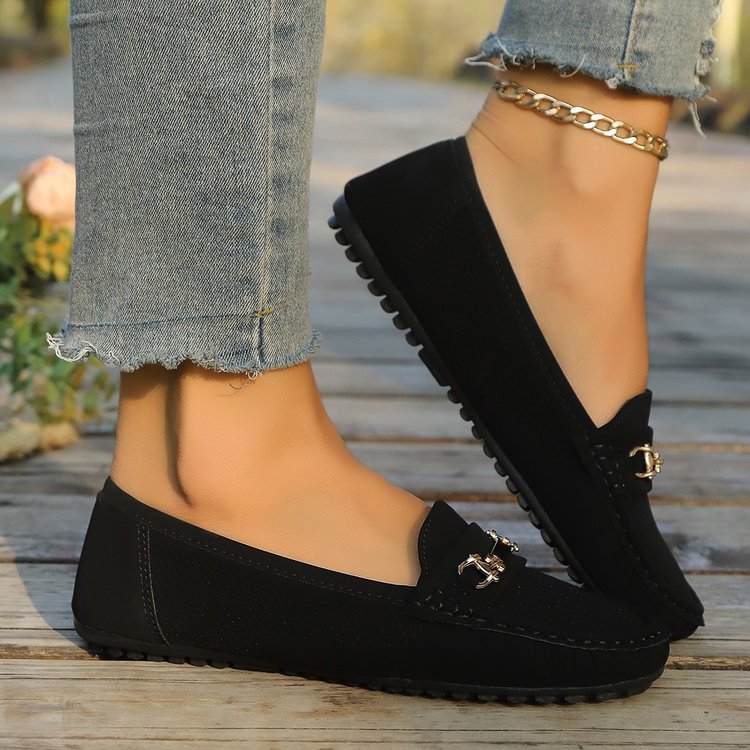 Mocassins pour femmes avec design perforé et accent de boucle décoratif R&B