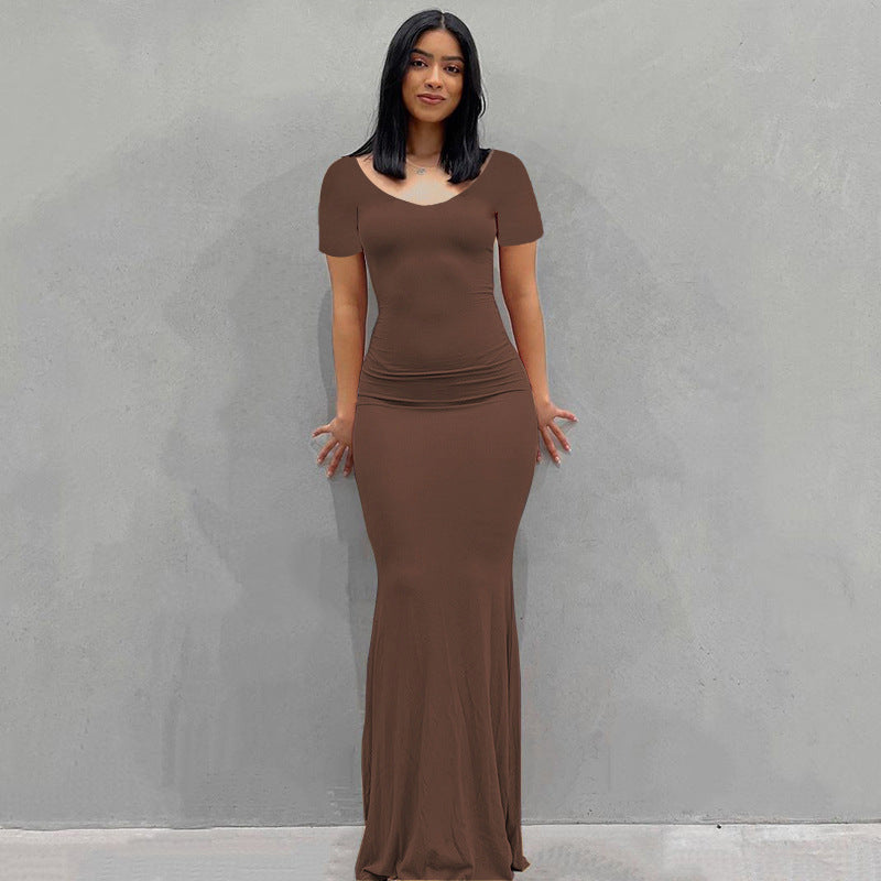 Robe maxi en jersey ajustée pour femmes avec drapés cintrés, manches longues et ourlet évasé Echoarchiv