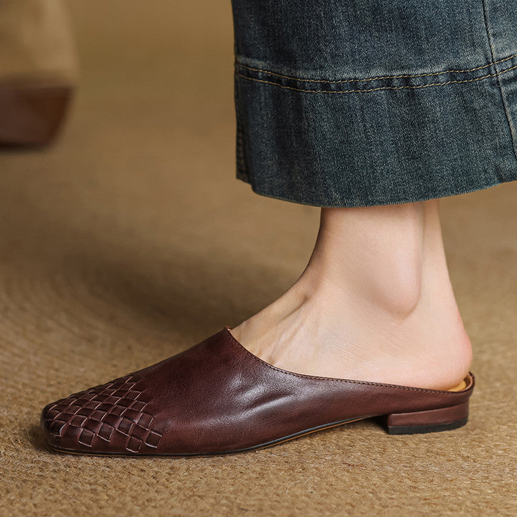 Alessira | Pantoufles en cuir classiques à bout fermé