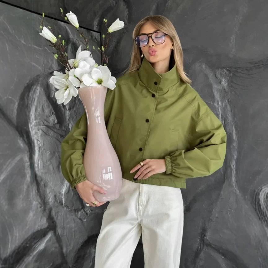 Veste courte à la mode pour femmes avec col haut