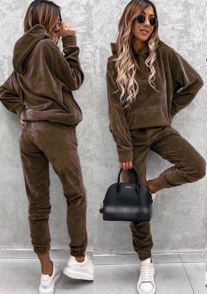 Ensemble de lounge en velours pour femmes avec un pull à capuche douillet et un jogging fuselé Echo Archive