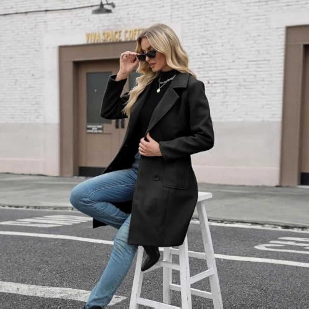 Manteau en mélange de laine à double boutonnage pour femmes avec silhouette cintrée et grandes poches à rabat