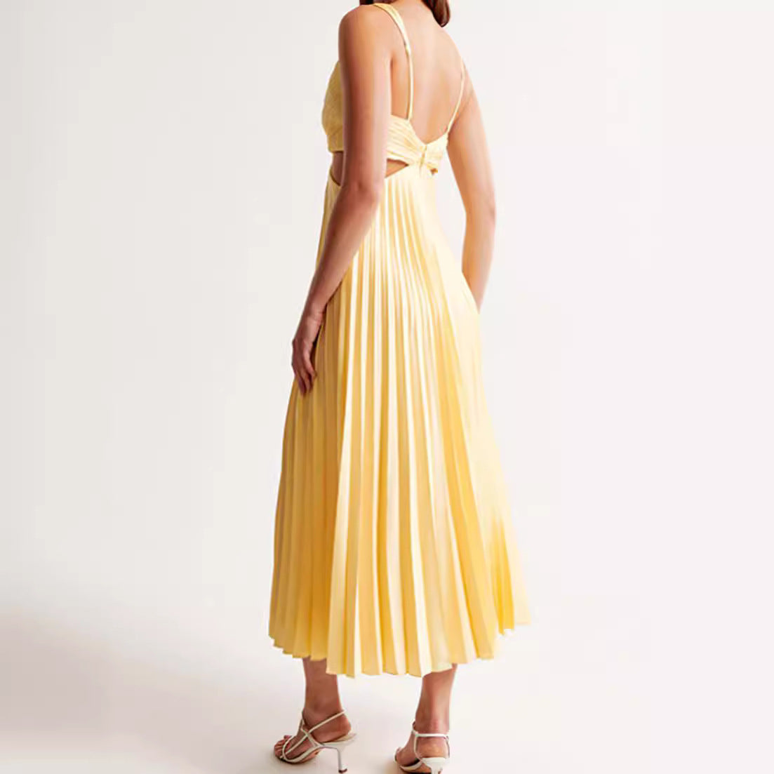 Robe midi plissée pour femmes avec partie bustier torsadée et découpes latérales R&B