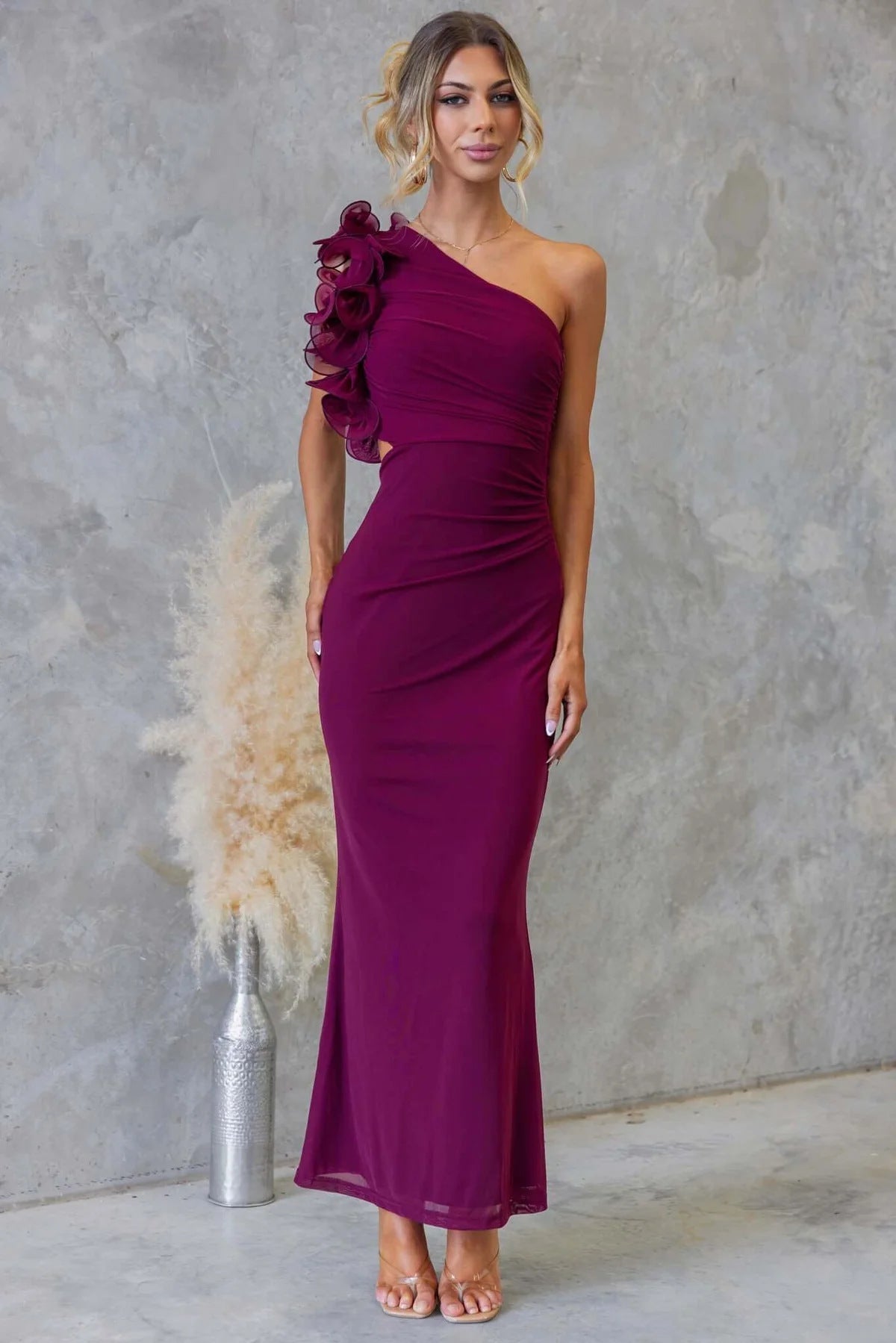 Robe maxi femme à une épaule avec volants