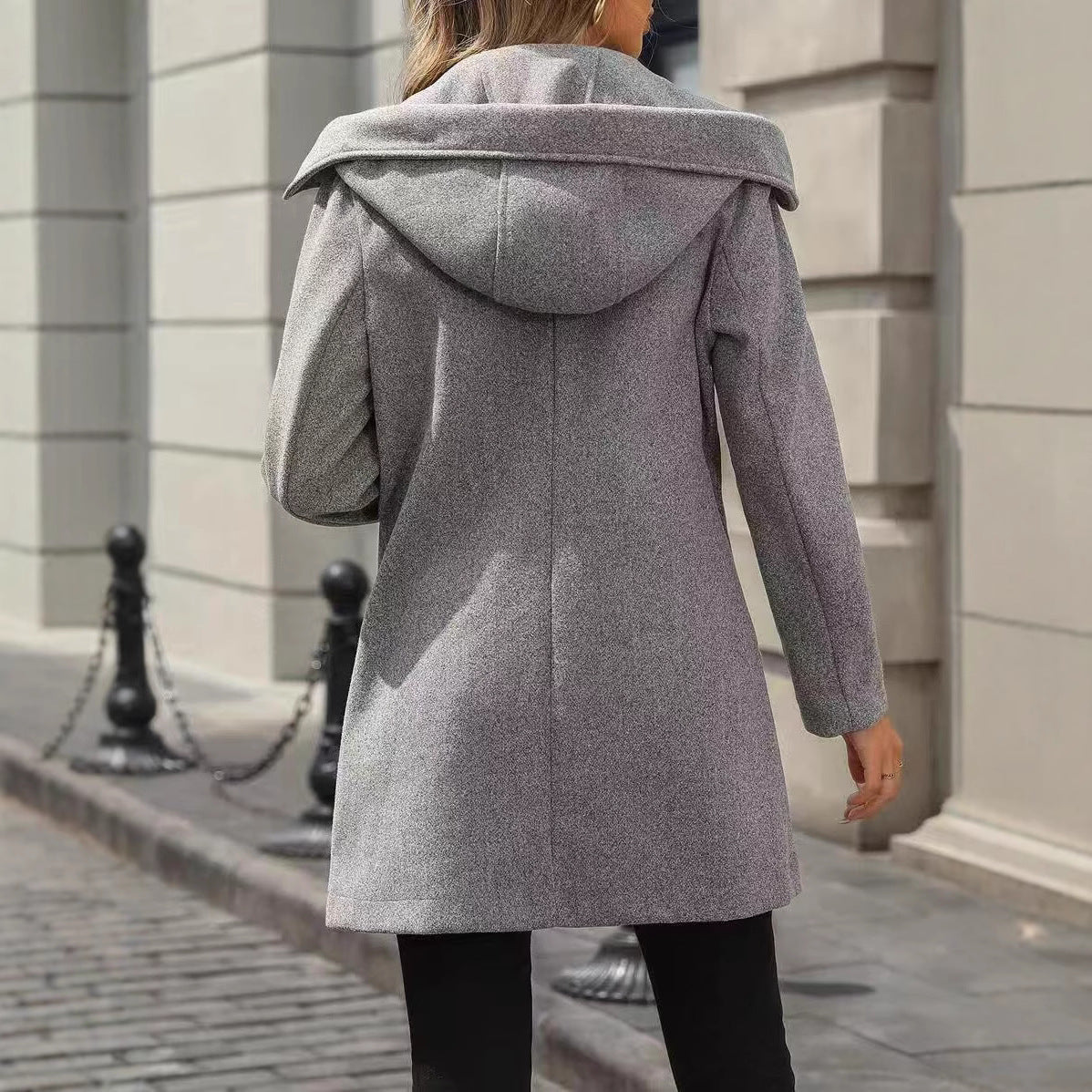 Veste pour femmes avec grands boutons, col à revers et poches