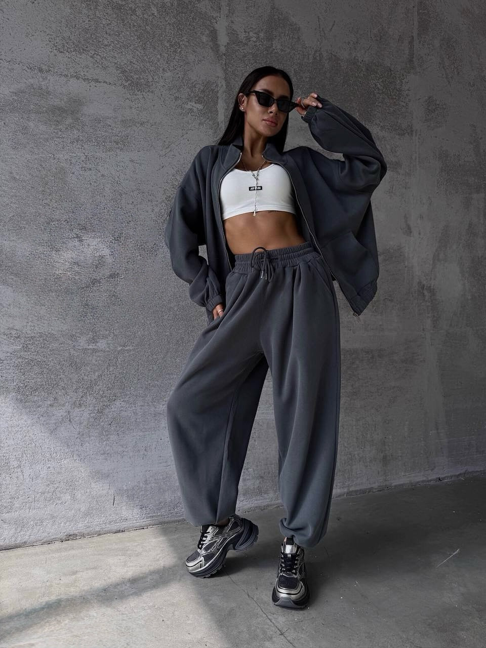 Ensemble de sweat-shirt oversize pour femmes avec veste zippée et pantalon de jogging ample Echo Archiv