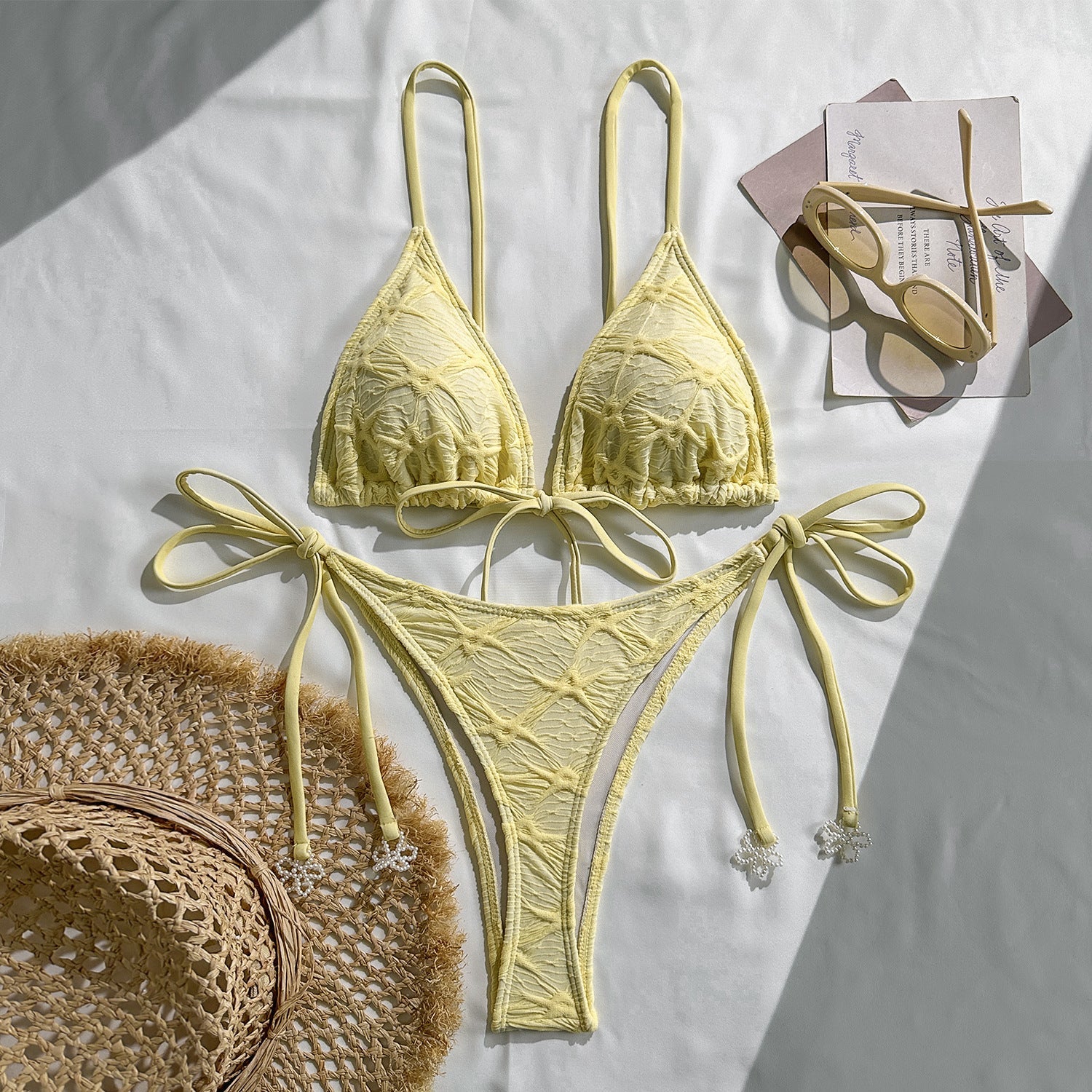 Bikini triangle pour femmes avec des nœuds ludiques R&B