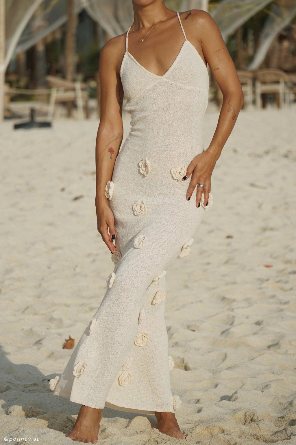 Robe maxi élégante et scintillante pour femmes avec des appliques florales R&B