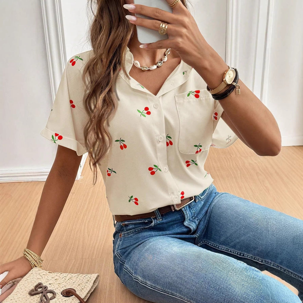 Blouse pour femmes avec un motif de cerises fraîches et une coupe décontractée Heidi-Mode