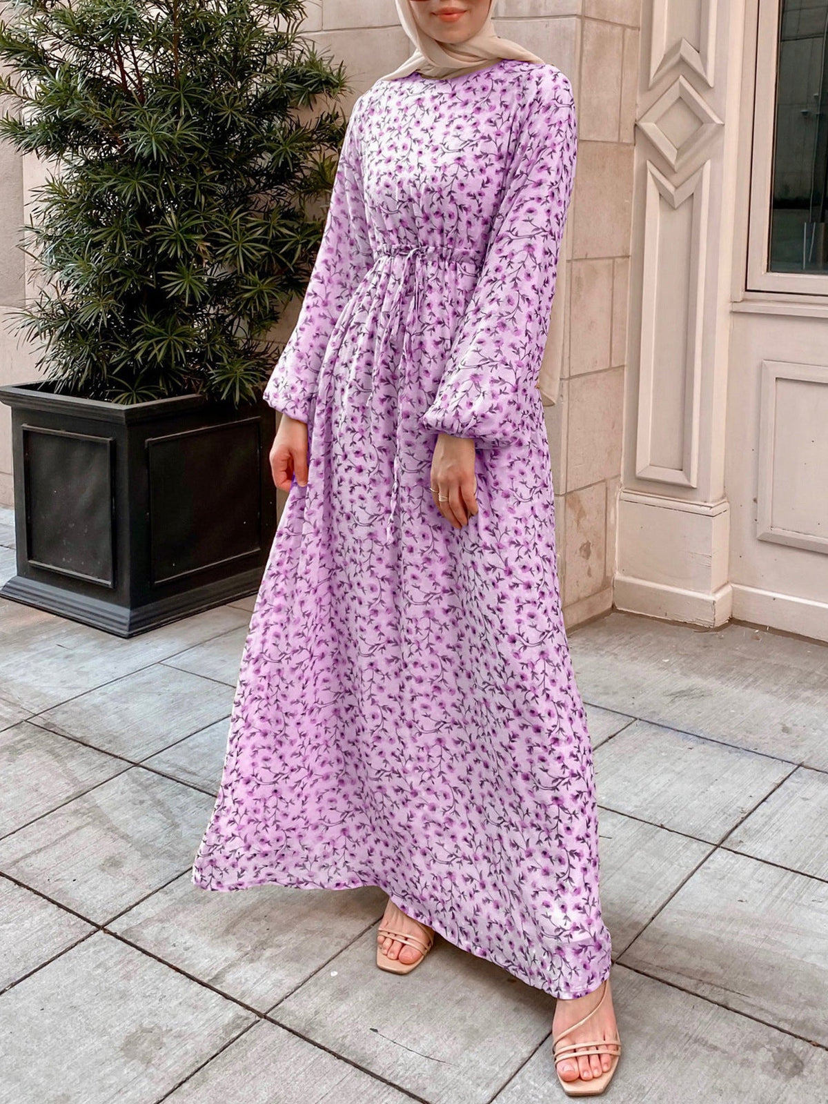 Robe maxi à fleurs pour femmes avec taille à cordon et manches ballon