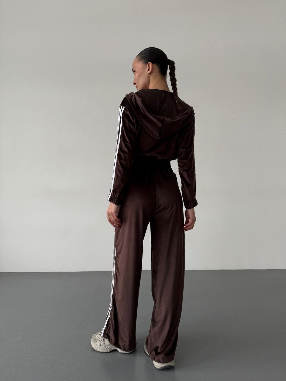 Ensemble de survêtement rétro en velours pour femmes avec rayures latérales, taille haute et fermeture éclair Echo Archiv