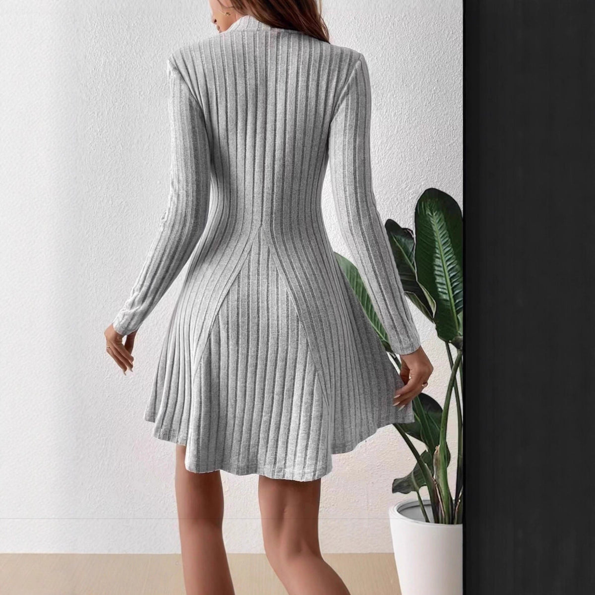 Robe en tricot côtelé pour femmes avec col montant, coupe cintrée en A et manches longues Echoarchiv