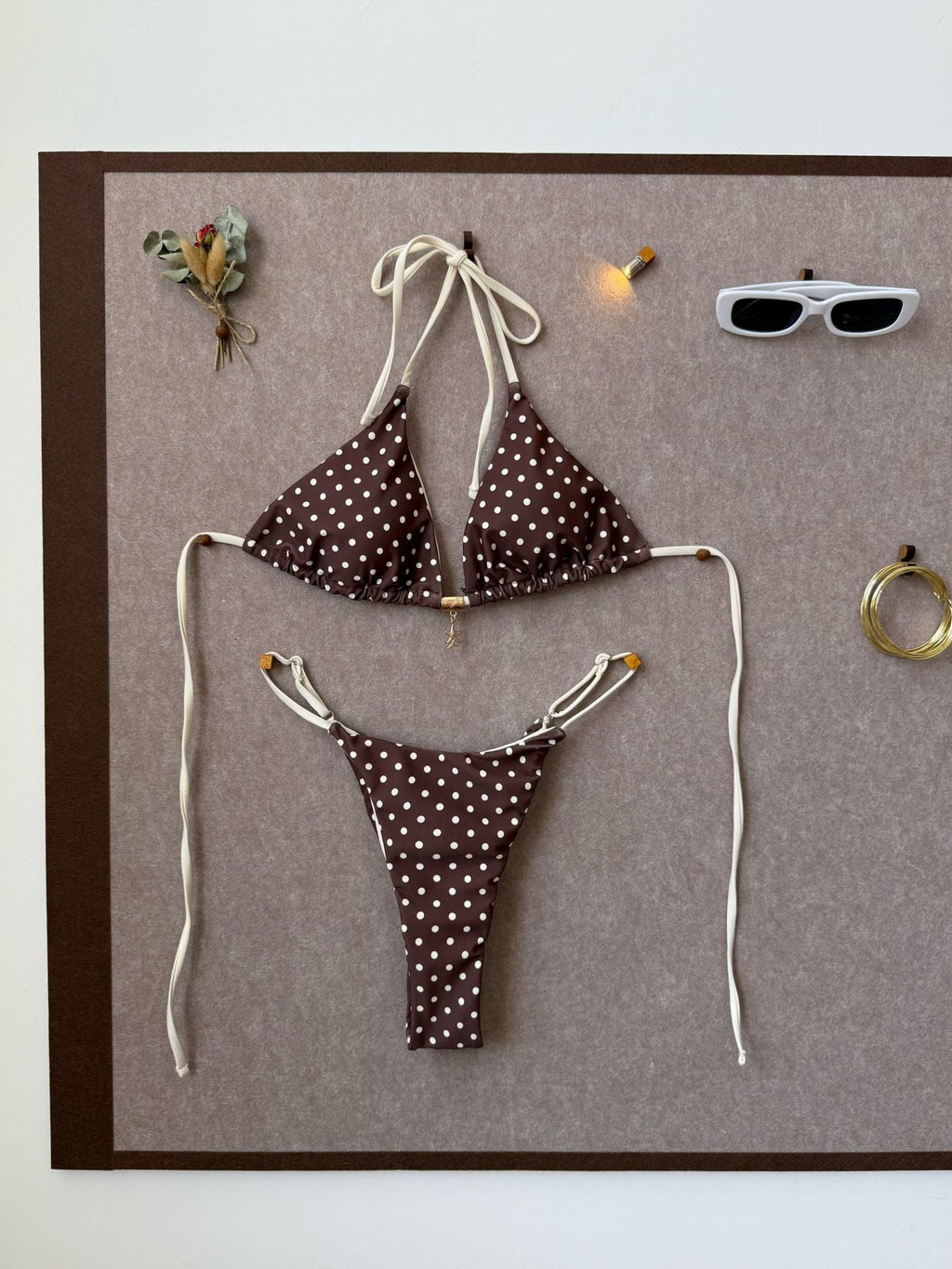 Bikini triangle pour femmes avec un design à pois ludique R&B