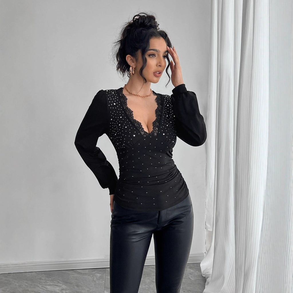 T-shirt à manches longues cintré pour femmes avec décolleté en dentelle plongeant, fronces et ornements en cristal R&B