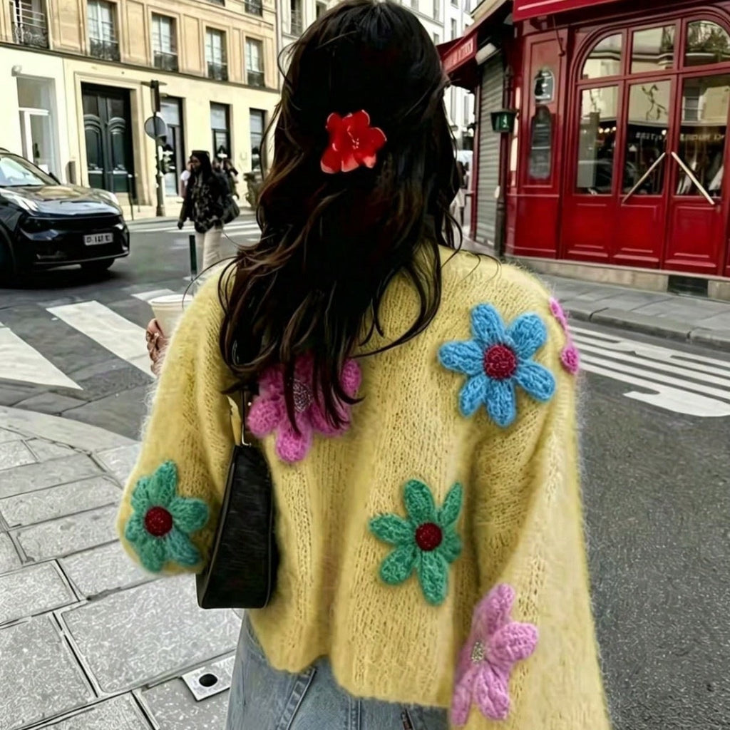 Cardigan en maille oversize pour femmes avec appliqués floraux 3D Echoarchiv