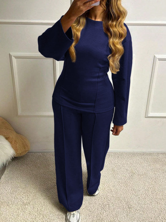 Ensemble lounge pour femmes en sweat-shirt cintré, avec des détails de couture sculptants et un pantalon palazzo ample Echo Archiv