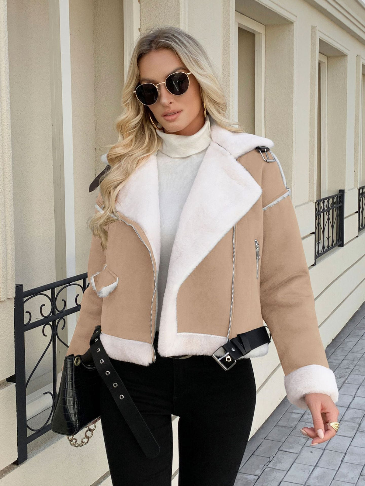Veste en simili cuir pour femmes avec garniture en fausse fourrure luxueuse