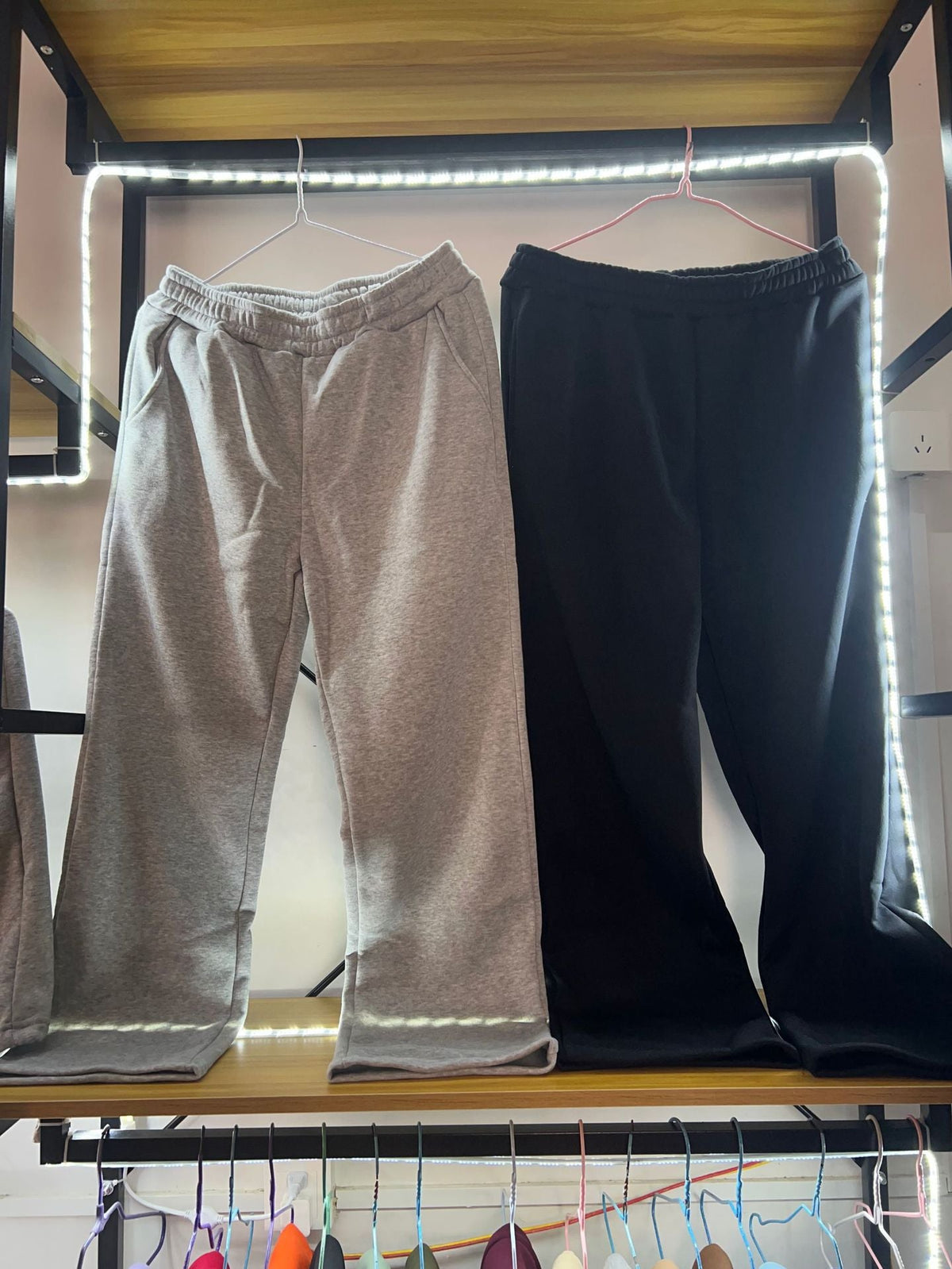 Pantalon de lounge unisexe en molleton avec cordon de serrage élastique, poches latérales et jambe droite Echo Archiv