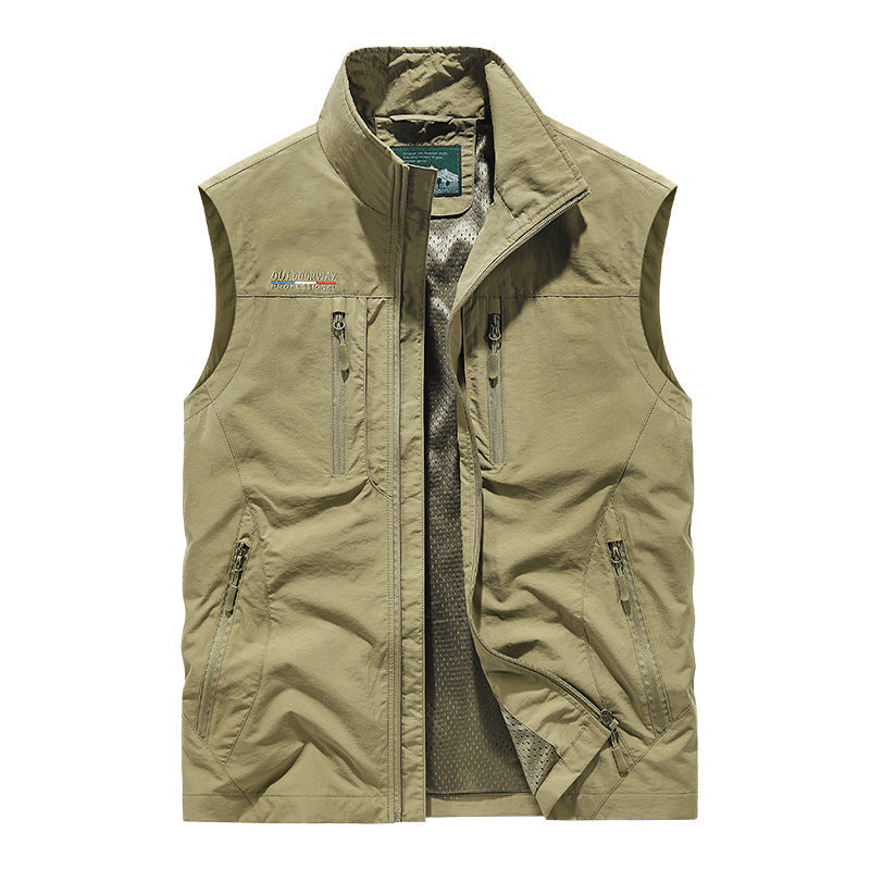 Gilet léger pour hommes de la marque Echo Archiv avec de nombreuses poches zippées