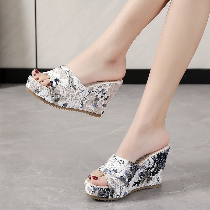 Sandales à talons compensés pour femmes avec design floral et semelle confortable R&B