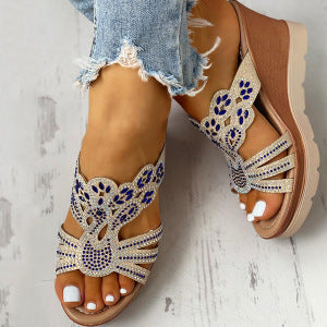 Sandales compensées pour femmes avec des détails en strass scintillants et un confort optimal R&B