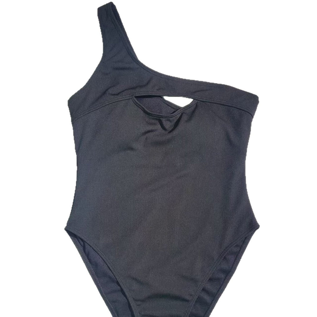 Maillot de bain une pièce pour femmes avec découpe asymétrique et design sportif R&B