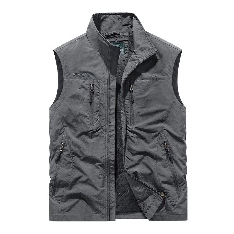 Gilet léger pour hommes de la marque Echo Archiv avec de nombreuses poches zippées