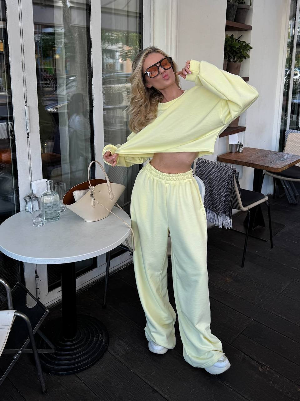 Ensemble Relaxed pour Femmes avec Sweat-Shirt Court à Col Rond et Pantalon Jogging Palazzo Taille Haute Écho Archiv