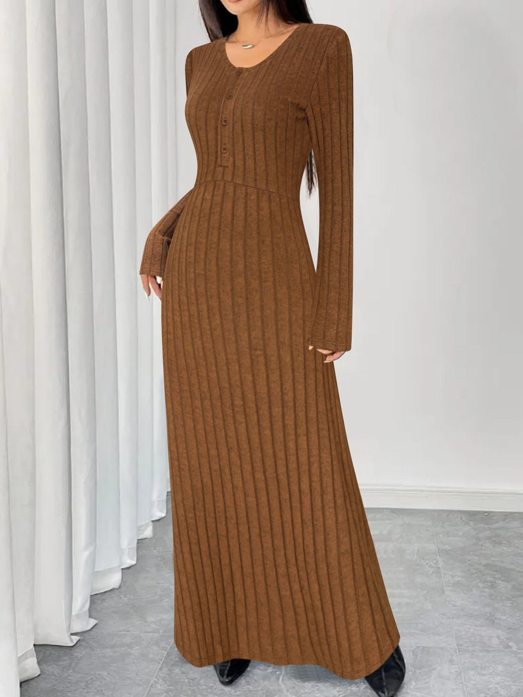 Robe maxi en tricot côtelé pour femmes avec couture à la taille et patte de boutonnage Echoarchiv