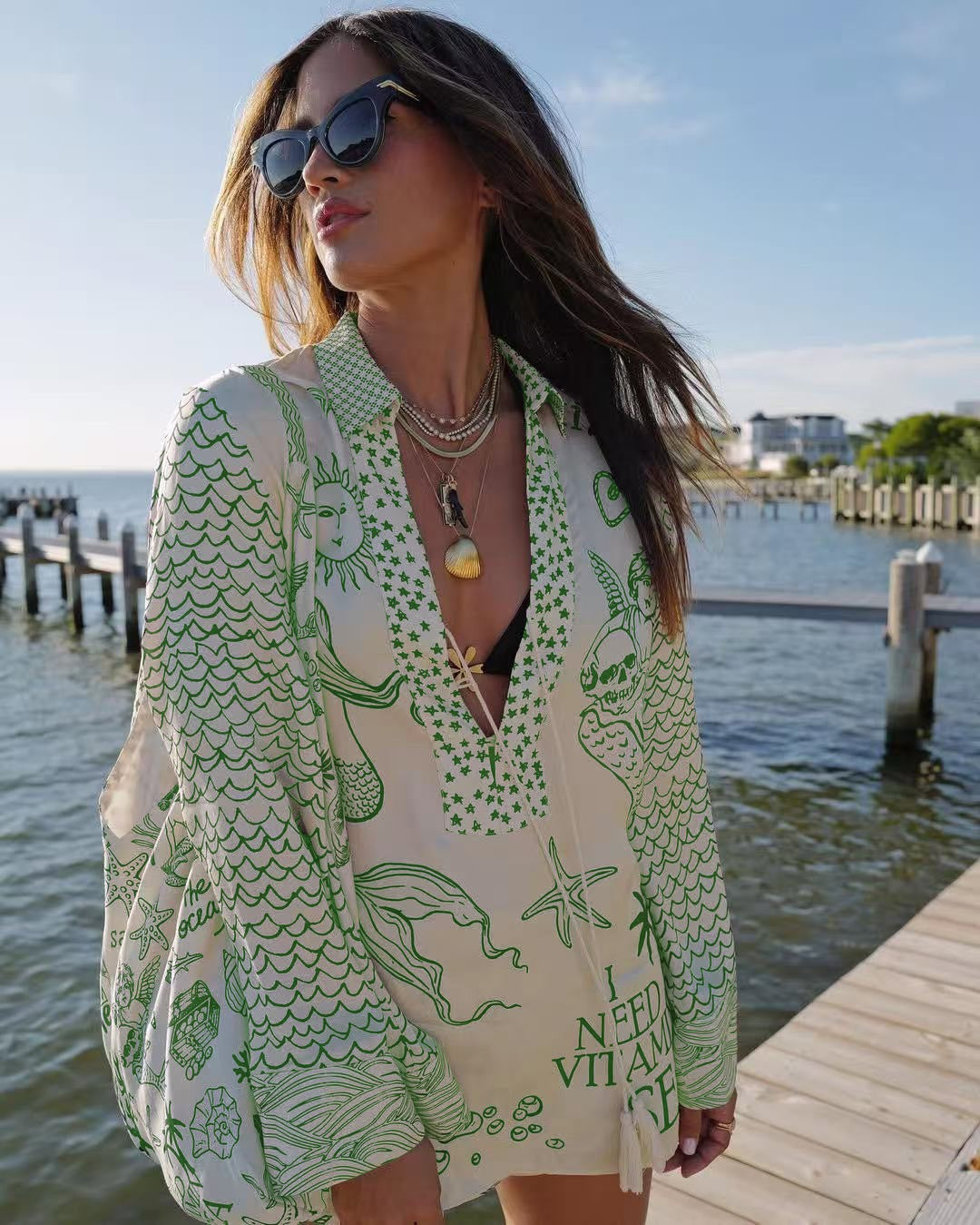 Robe de plage légère pour femmes en forme de tunique avec décolleté en V profond, fermeture à pompons et imprimé nautique R&B