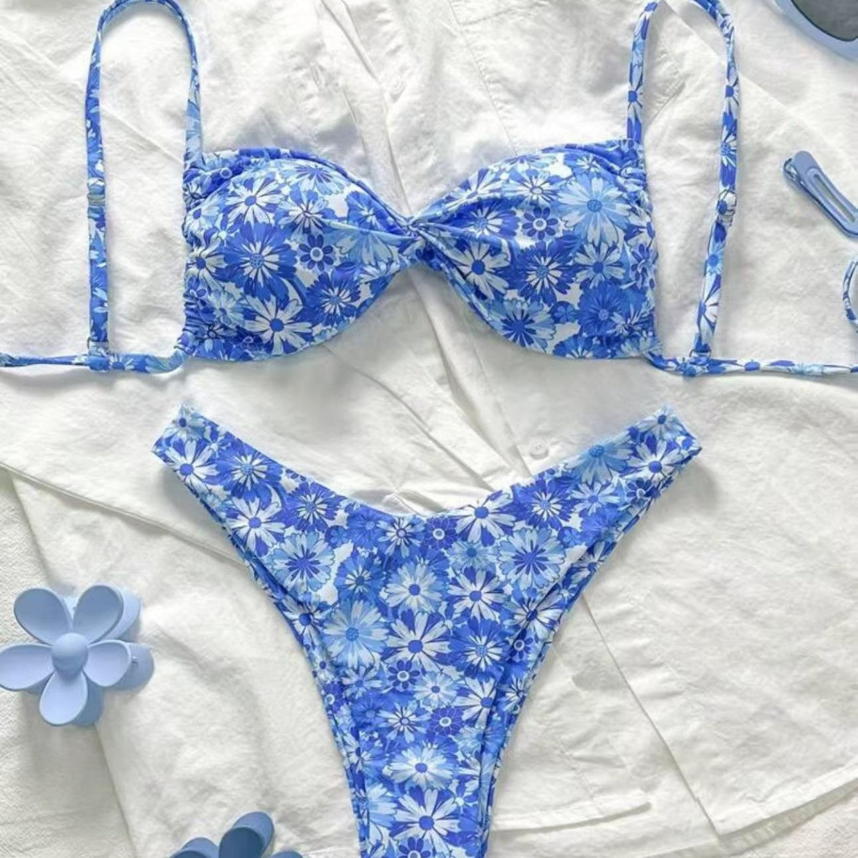 Bikini triangle pour femmes avec design floral et détails en volants Echo Archiv
